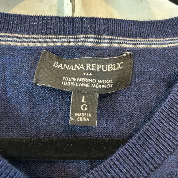 100% merino wool Banana Republic Factory V neck sweater size L navy blue - Picture 4 of 4